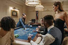 Roulette live — pilih nomor, warna, atau kombinasi Roulette dealer langsung dengan roda berputar dan chip taruhan virtual di meja